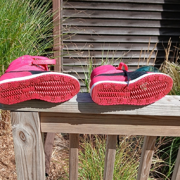 Puma Womens SIZE 8 Sneakers in Vibrant Pink and Black W/ Wedge Great Condition - Picture 5 of 12